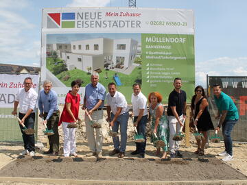 Spatenstich Müllendorf, Steinzeile