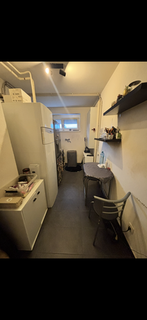 Hauswirtschaftsraum der Maisonettewohnung Neudörfl mit Waschmaschine und Heizung